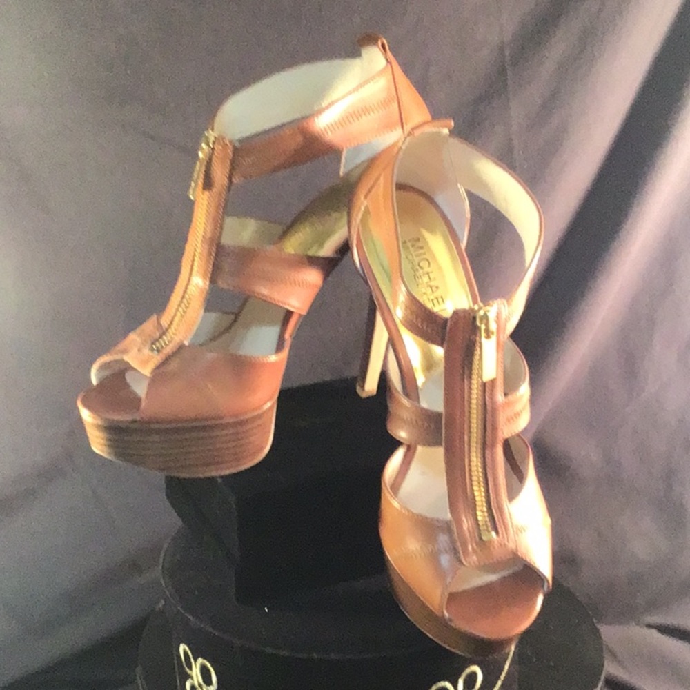 Michael Kors 5” tan leather zip heels size 9